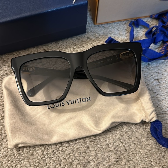 Sunglasses - Picture 5 of 7